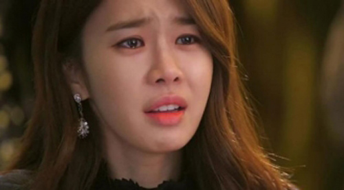 Điếng người khi về nhà giữa đêm khuya và bắt gặp cảnh tượng đó trong phòng ngủ