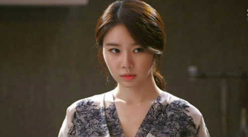 Đi theo vợ vào nhà nghỉ, cứ tưởng bắt được vợ tòm tem, ai ngờ ngã ngửa khi thấy vợ 'làm chuyện đó'