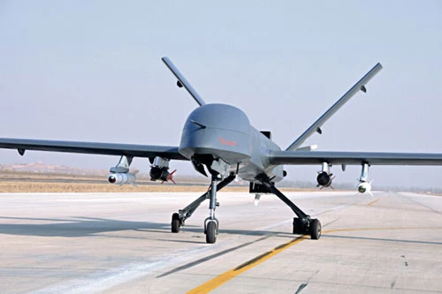 UCAV CH-4 từng được coi là phiên bản Trung Quốc của UCAV Mỹ MQ-1 Predator phát triển bởi General Atomics, tuy nhiên truyền thông nước này luôn khẳng định rằng CH-4 vượt trội hơn về mọi mặt.