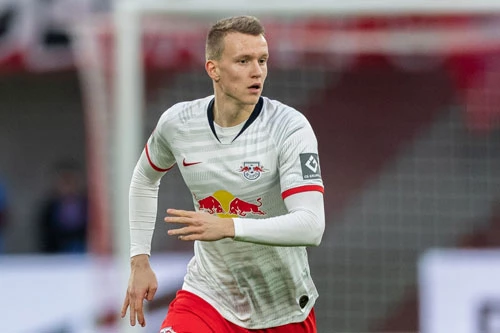 Hậu vệ phải: Lukas Klostermann (RB Leipzig, 1996).