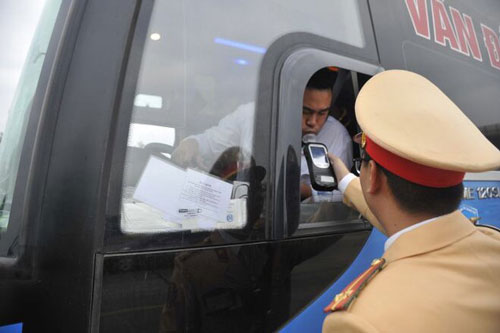 Ngăn ngừa lây nhiễm vi-rút Corona khi kiểm tra nồng độ cồn