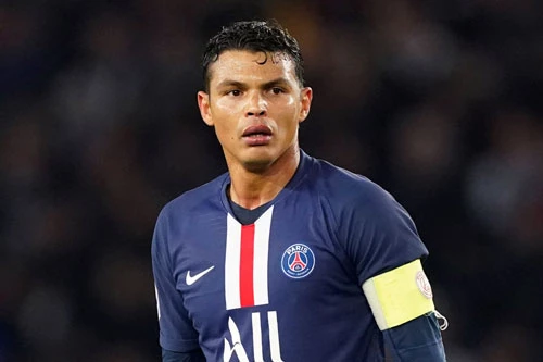 Trung vệ: Thiago Silva (PSG, 1984).