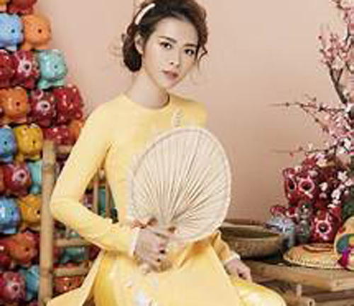 Diện áo dài đón xuân, Diệp Bảo Ngọc khoe trọn nét đẹp truyền thống nhưng cũng không kém phần hiện đại