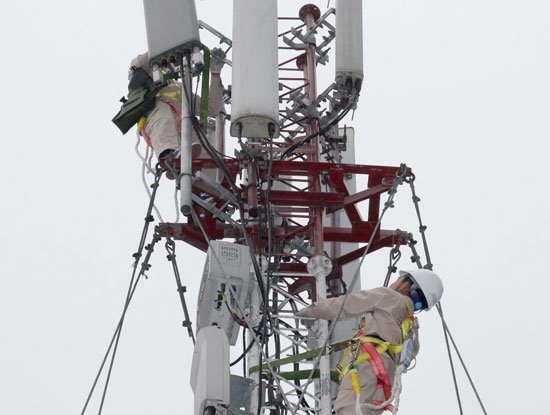 Viettel, MobiFone tuyên bố không nghẽn mạng trong mấy ngày Tết