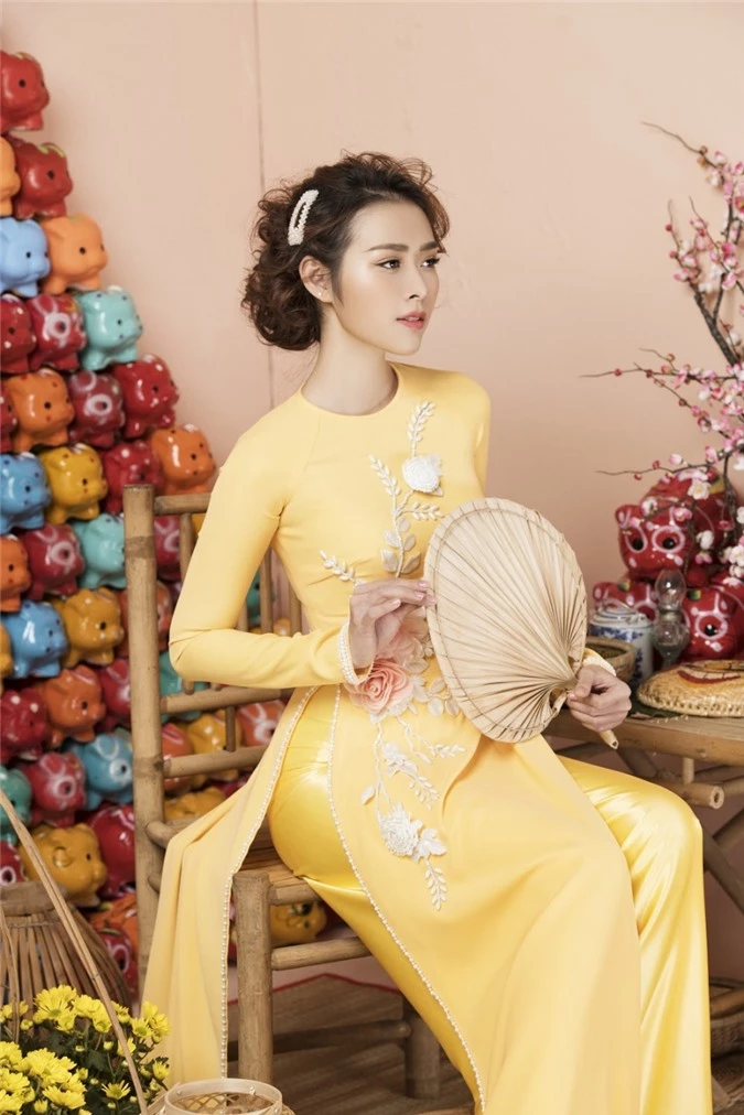 vo-cu-thanh-dat-dien-ao-dai-xuan-dep-ngo-ngang-1a5315