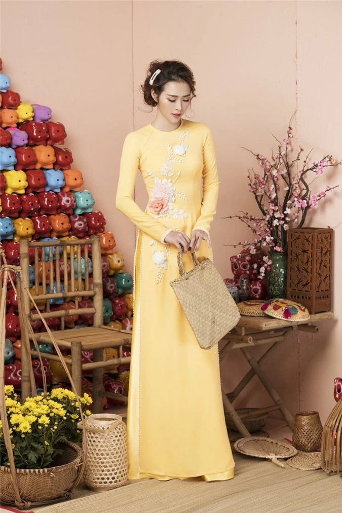 vo-cu-thanh-dat-dien-ao-dai-xuan-dep-ngo-ngang-1cc3ec