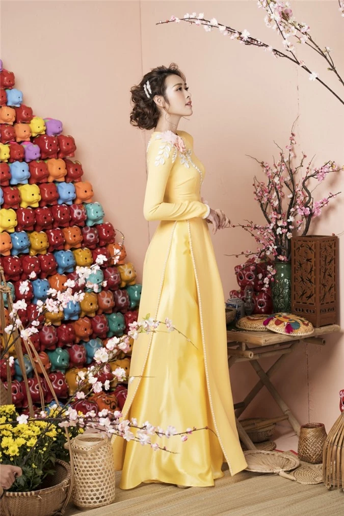 vo-cu-thanh-dat-dien-ao-dai-xuan-dep-ngo-ngang-70a287