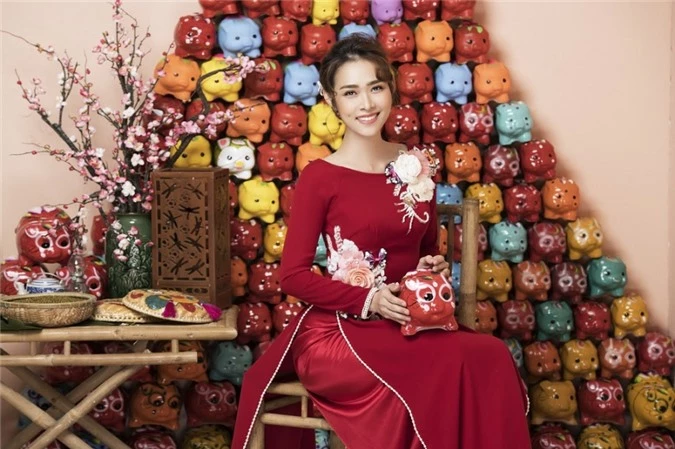 vo-cu-thanh-dat-dien-ao-dai-xuan-dep-ngo-ngang-c08c6e