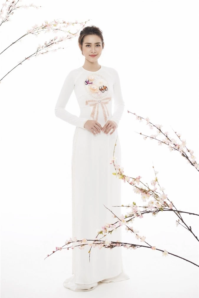 vo-cu-thanh-dat-dien-ao-dai-xuan-dep-ngo-ngang-7a257d