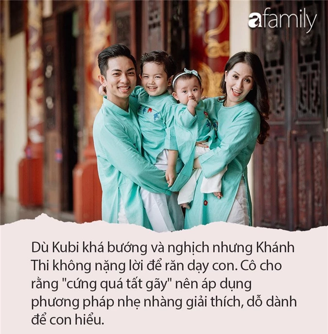 Kubi nhà Khánh Thi được bố mẹ dạy cách nhận lì xì cực khéo, nhưng cậu bé chúc Tết khiến Phan Hiển cũng sửng sốt "Sao con khôn quá vậy?" - Ảnh 3.