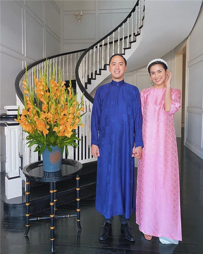 Mặc cho mùng 1 âm u, các người đẹp Việt vẫn tưng bừng váy áo: H'Hen Niê diện áo dài đi chân trần, Đông Nhi xịn hơn diện lại đôi giày cưới 30 triệu - Ảnh 1.