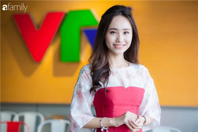 Gặp BTV Thời tiết Xuân Anh vào ngày Tết: Vẫn đi làm bình thường, đó là cái hay của nghề truyền hình - Ảnh 2.