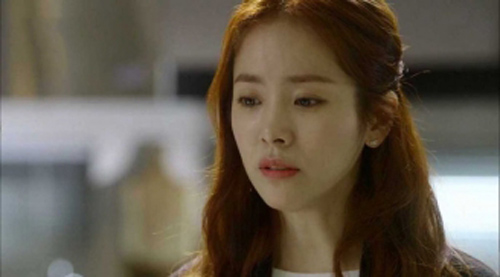 Nghe tiếng con khóc ngằn ngặt, tôi chạy vội vào thì hoảng hốt thấy mẹ chồng đang làm một việc