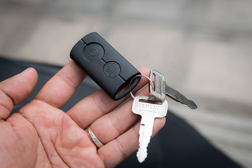 Hướng dẫn cách mở xe Yamaha khi mất chìa khoá thông minh