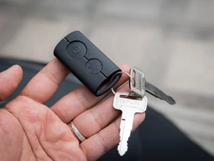 Hướng dẫn cách mở xe Yamaha khi mất chìa khoá thông minh