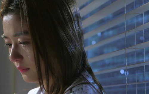 Chồng ném cho 4 triệu bảo "tự lo 2 bên nội ngoại" rồi đi biệt tăm, ngày 29 Tết tôi mới ngã ngửa khi thấy vị khách lạ ghé nhà