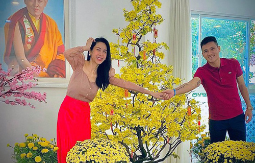 Đầu năm mới chưa gì Công Vinh đã "phũ" với Thủy Tiên khi nói vợ chỉ là bạn cùng giường