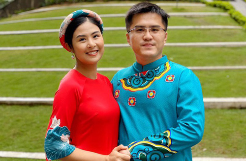 Ngọc Hân tay nắm tay tình tứ với bạn trai bên nhau cả thập kỷ, nhẫn đính hôn báo hiệu ngày cưới không còn xa