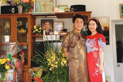 Đăng ảnh đầu năm mới, Hòa Minzy ngầm thông báo đã về chung một nhà với bạn trai thiếu gia?