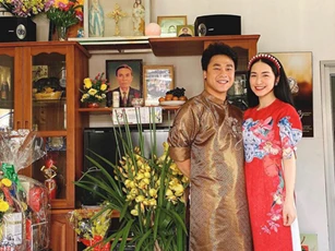 Đăng ảnh đầu năm mới, Hòa Minzy ngầm thông báo đã về chung một nhà với bạn trai thiếu gia?