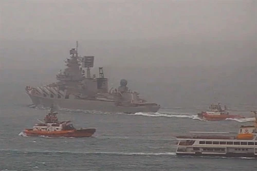 Tuần dương hạm Nguyên soái Ustinov của Hải quân Nga đã áp sát căn cứ Không quân Anh trên đảo Síp