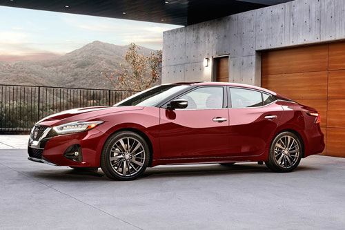 Xe sedan Nissan cỡ lớn, công suất 300 mã lực, giá gần 1 tỷ đồng