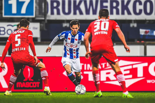 SC Heerenveen thua trên sân nhà, Văn Hậu vẫn ngồi dự bị