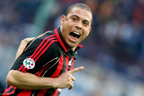 Ronaldo thời còn khoác áo AC Milan.