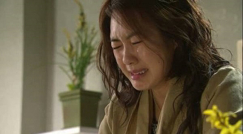 Chồng giày vò tôi bằng những lời ám chỉ nói với con: "Mày ra hỏi mẹ mày ấy, đi làm đầy tiền"