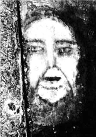 Một chuyện kỳ bí "đánh đố" giới khoa học trong suốt nhiều thập kỷ qua là những khuôn mặt ma quái ở Belmez. Vào tháng 8/1971, bà Maria Gomez Pereira ở thị trấn Bélmez de la Moraleda (Tây Ban Nha) bất ngờ phát hiện những vết ố trên sàn nhà.