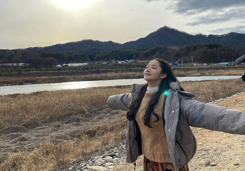 Park Min Young chúc mừng Tết Nguyên Đán nhưng mọi sự chú ý lại đổ dồn vào gương mặt tự nhiên của cô