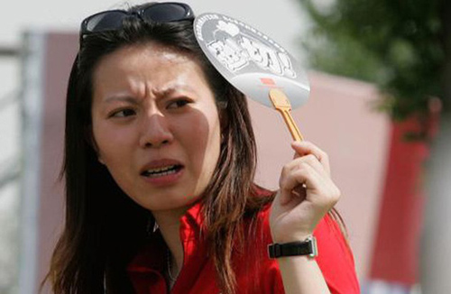 Mùng 3 Tết, em gái họ đưa bạn trai về ra mắt, nàng công sở trông thấy liền giật mình suýt ngất vì lý do bất ngờ