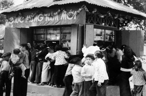 Ảnh: Tết Nguyên Đán ở Hà Nội thế kỷ trước có gì độc đáo