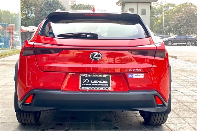 Lexus UX 200 moi dau tien ve Viet Nam 