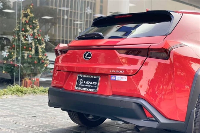 Lexus UX 200 moi dau tien ve Viet Nam 