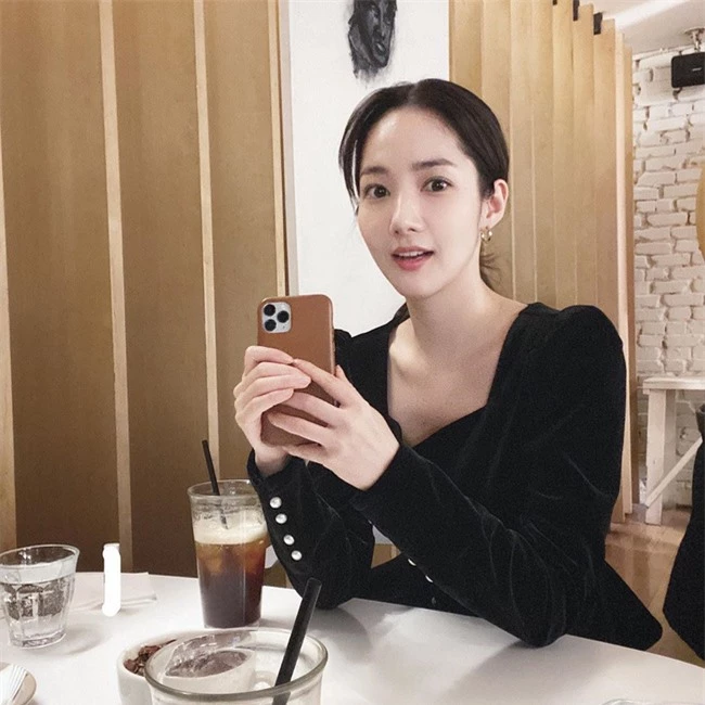 Park Min Young chúc mừng Tết Nguyên Đán nhưng mọi sự chú ý lại đổ dồn vào gương mặt tự nhiên của cô - Ảnh 3.