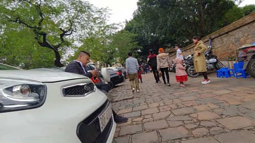 Công an quận Đống Đa vào cuộc xử lý đơn vị "chặt chém" giá gửi xe ở Văn Miếu