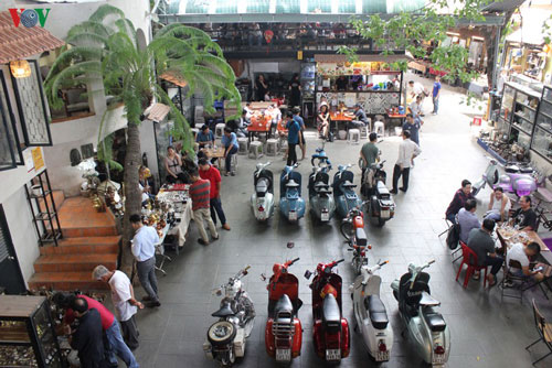 Ảnh: Khám phá chợ đồ cổ giữa lòng Sài Thành