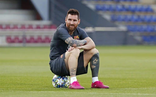 Messi mê bóng đá đến điên rồ