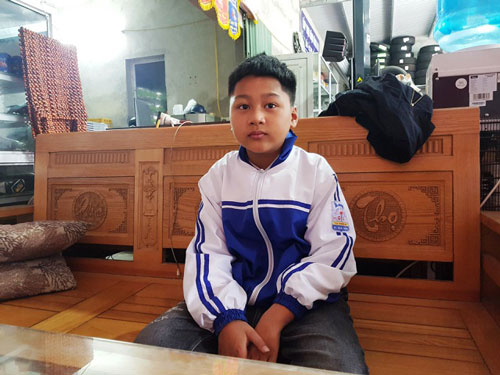 Cậu bé 9 tuổi dành tiền mừng tuổi giúp học sinh mồ côi ăn Tết