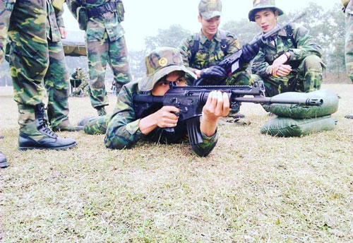 Khẩu súng độc đáo mà Việt Nam sở hữu là ACE-N 22. Đây là phiên bản cỡ nòng ngắn trong dòng súng trường Galil ACE do Israel sản xuất. Nguồn ảnh: Lê Minh.