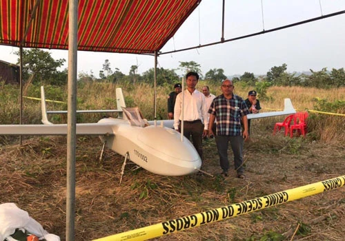 Truyền thông Campuchia vừa đăng tải một loạt những hình ảnh của một máy bay trinh sát không người lái với nhiều chữ Trung Quốc trên thân ở Ko Kong hôm 17/1. Nguồn ảnh: QQ.