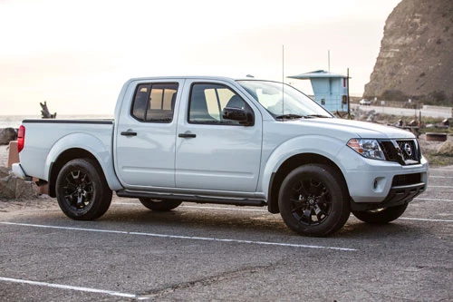 1. Nissan Frontier 2020 (giá khởi điểm: 20.500 USD).