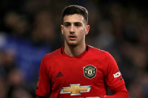 Hậu vệ phải: Diogo Dalot (M.U, 20 tuổi, giá trị chuyển nhượng: 20 triệu euro).