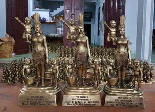 Gặp nghệ nhân đúc đồng xác lập nhiều kỷ lục Guinness