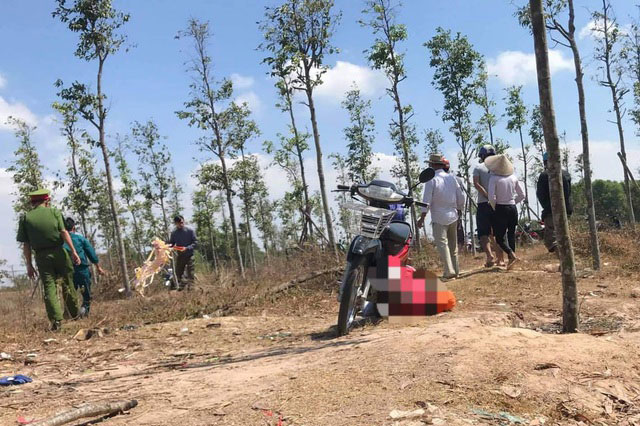 Bình Dương: Một thanh niên gục chết giữa bãi đất trống với nhiều vết thương