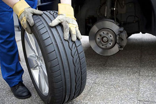 Vì sao lốp ôtô dự phòng nhỏ hơn lốp chính?