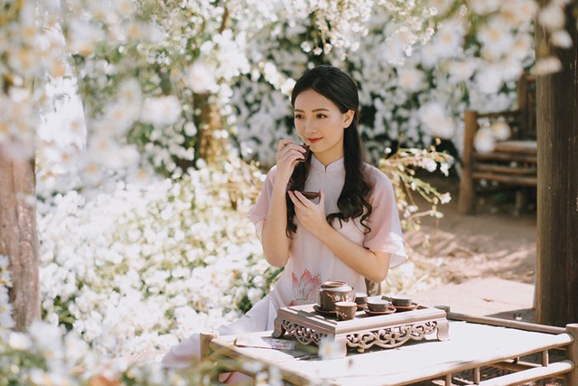 Hội hot girl, rich kid khoe áo dài vui Tết cực đáng yêu