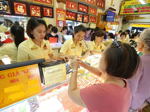 Giá vàng hôm nay 28/1: Lo ngại gia tăng, giá vàng vững vàng trên đỉnh