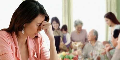 Mừng tuổi bố mẹ vợ 200 nghìn, con rể bị cả nhà vợ chê kiệt xỉ